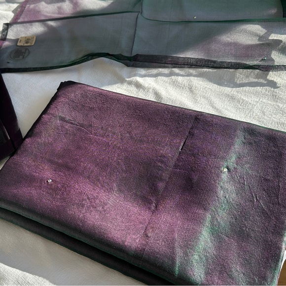 PB 100% Silk Tablecloth 70"x108" & 14 Napkins - Picture 10 of 14